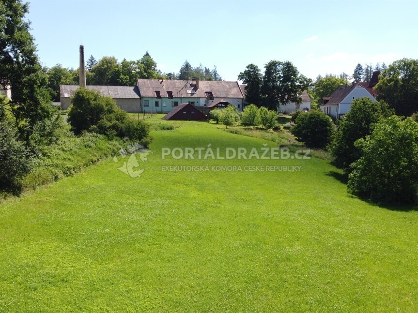 Pozemek o velikosti 1974m2, Jižná