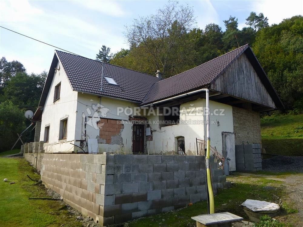 rodinný dům s pozemky, trv. travní porost, k.ú.
