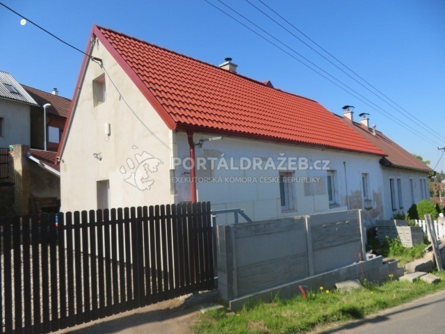 Dražba podílu 1/2 na RD Petrohrad č.p. 86, okr.