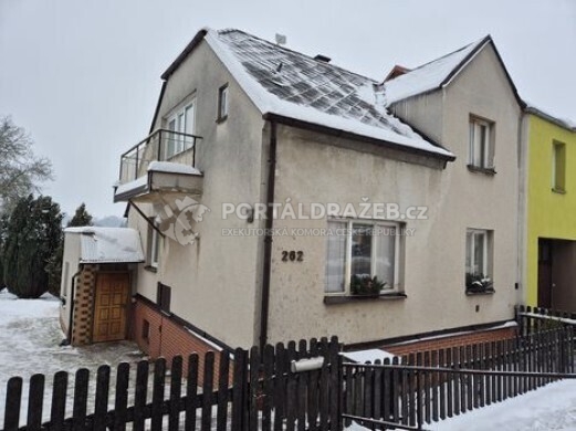 Spoluvlastnický podíl id. 1/3 (rodinný dům + garáž + pozemek) - Černošín okr. Tachov