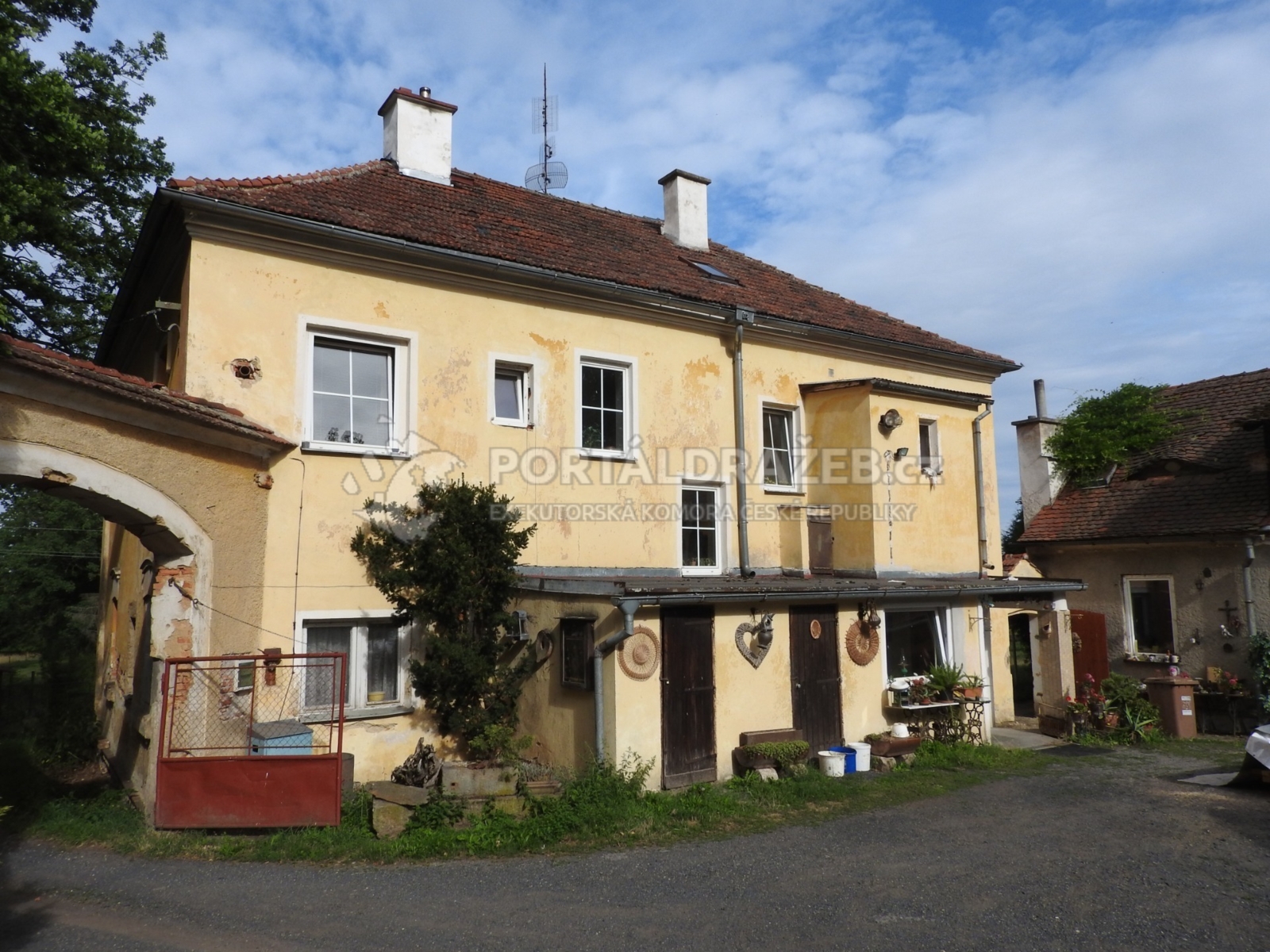 Spoluvlastnický podíl ve výši 1/16 na rodinném domu v obci Podhrad, okres Cheb
