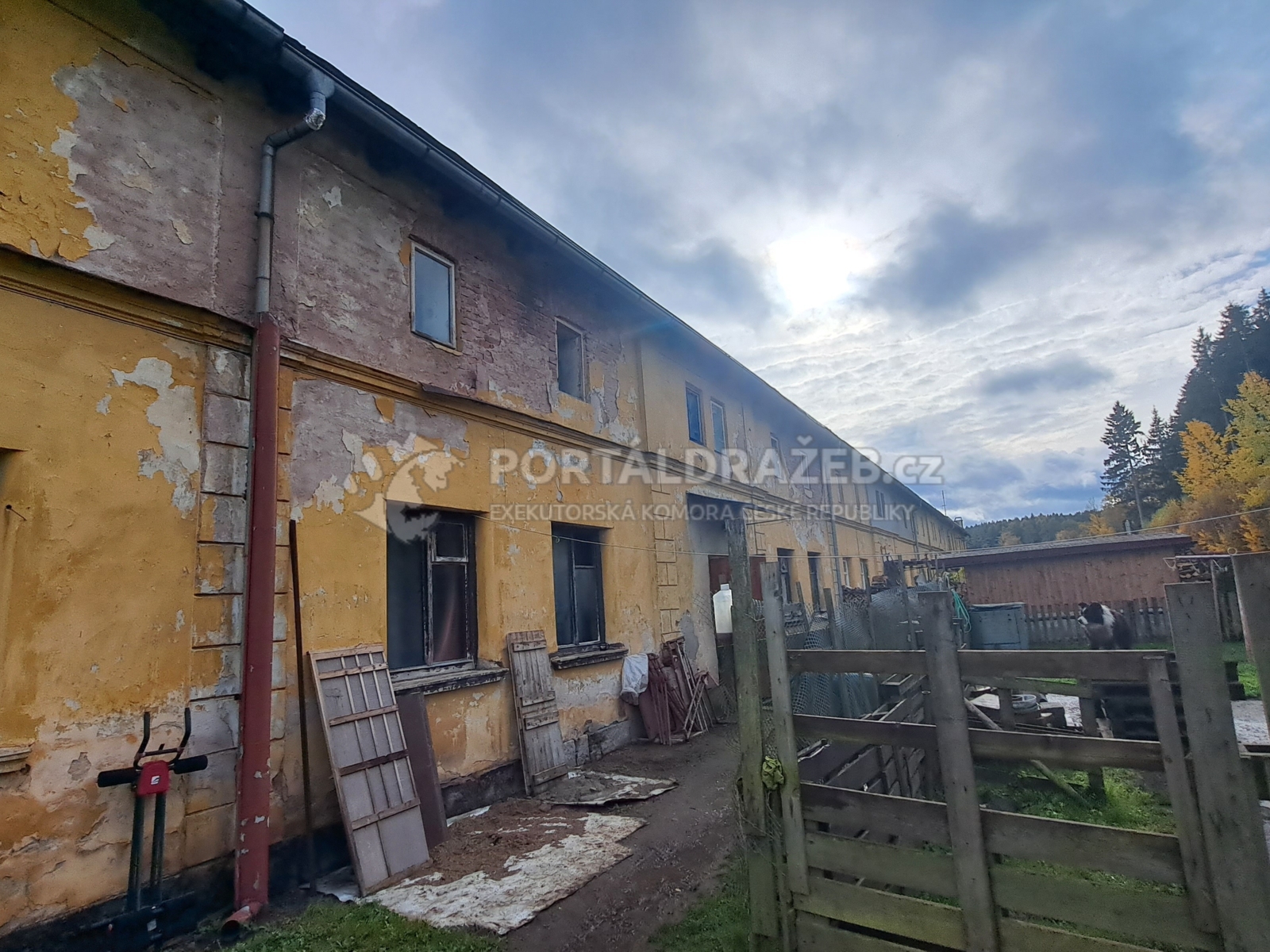 ideální podíl 1/2 rodinného domu v k.ú. Mostek, okres Trutnov, opakovaná dražba